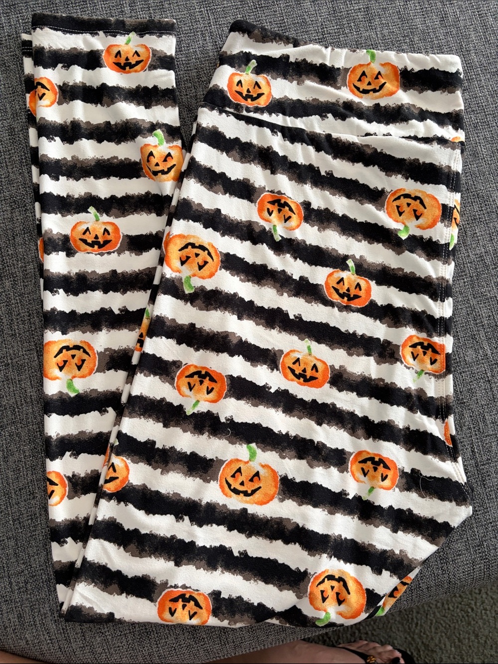 LuLaRoe-Women’s Halloween Pumpkin Striped Leggings - Black & Orange